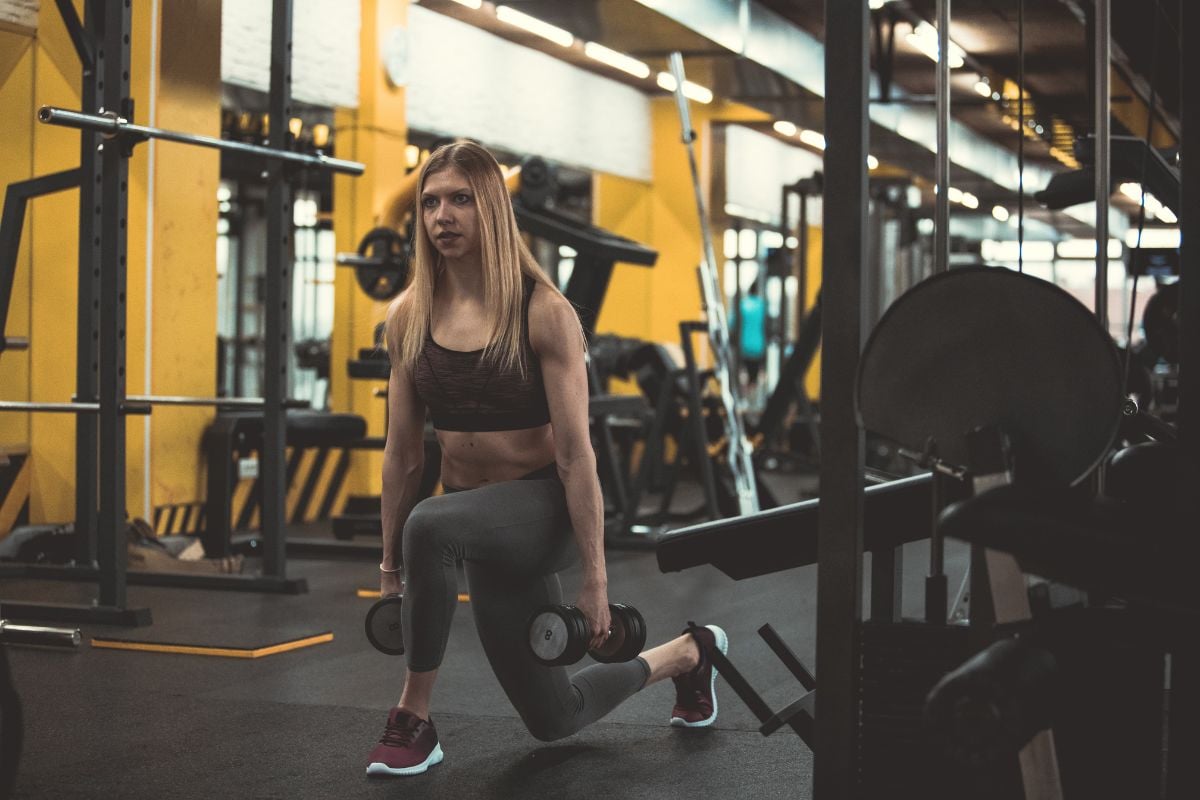 10 Best Dumbbell Quad Exercises for Firm and Toned Legs Quad dumbbell exercises