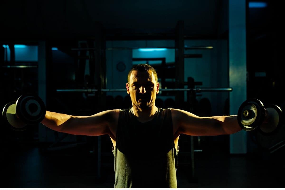 Shoulder and back workout at home with dumbbells