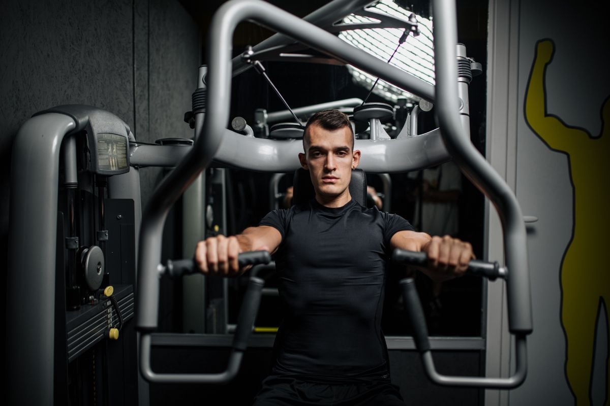 Gym Machine Chest Workout: 8 Best Exercises & Training Plan Machine Horizontal Press for Growing Pectoral Muscles