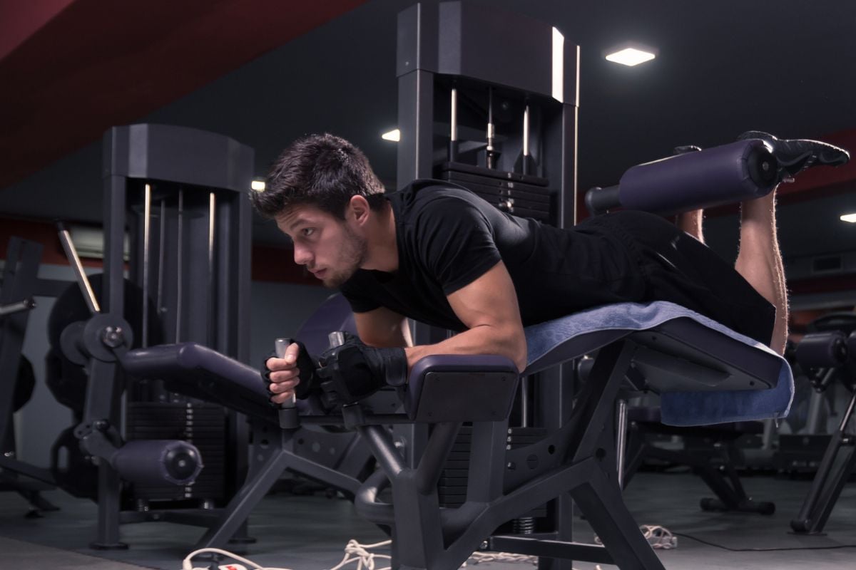 15 Best Glute and Hamstring Workouts with PDF Lying Machine Leg Curl