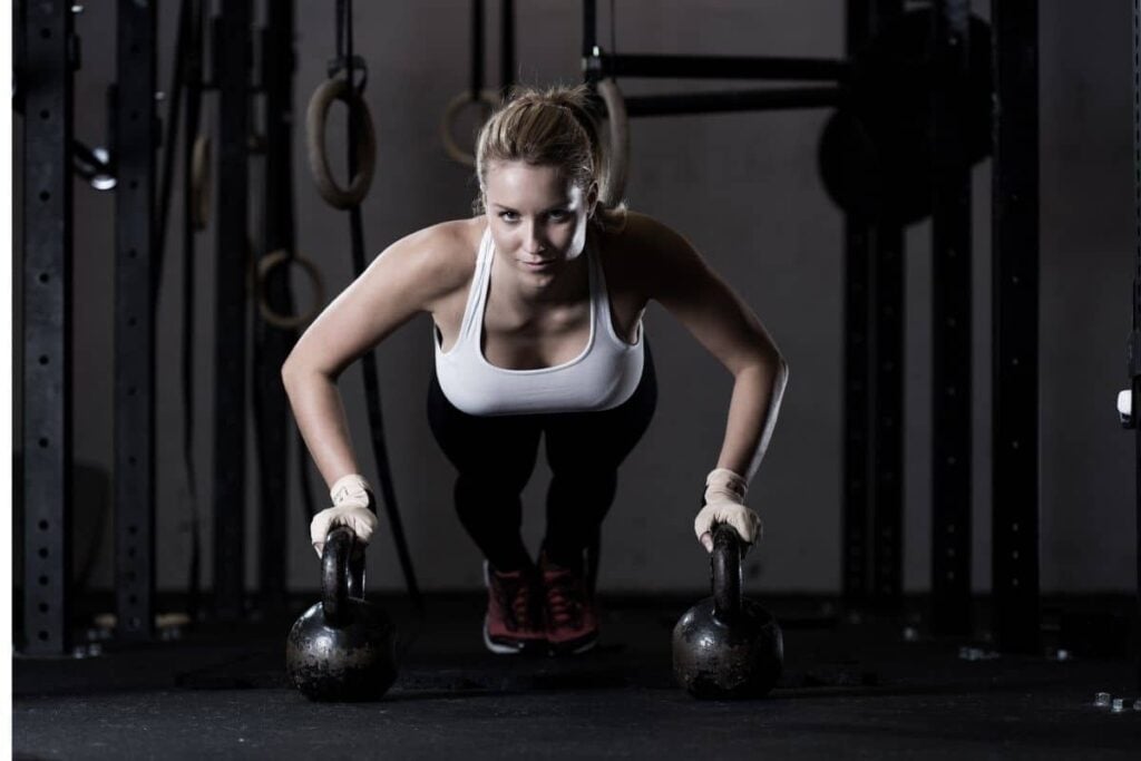pushup with kettlebells